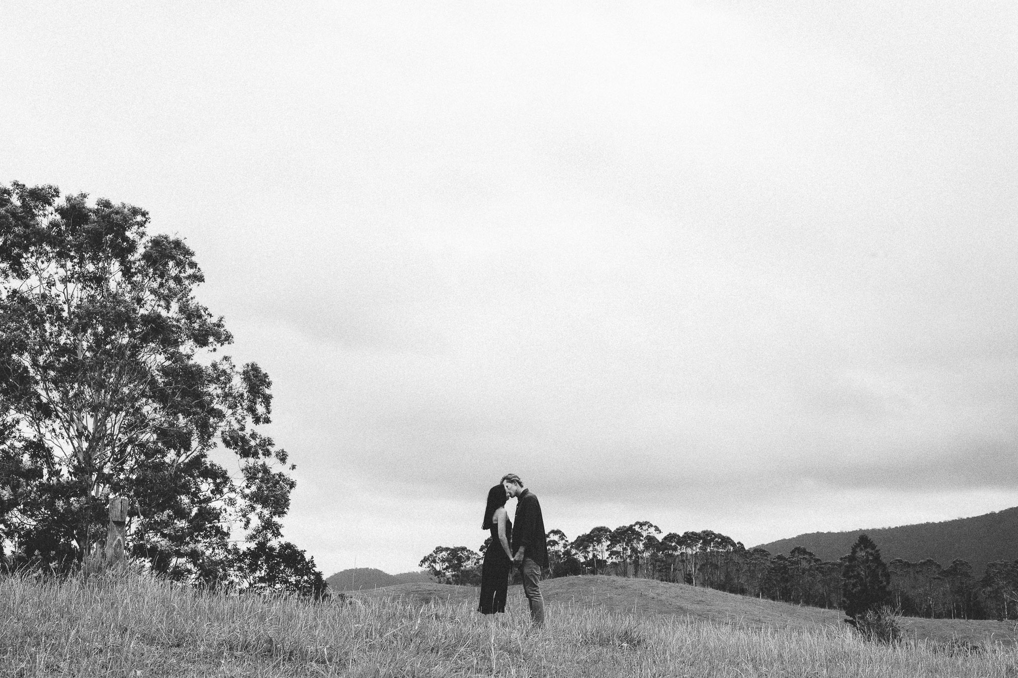 couple photo session in Murwillumbah kiss