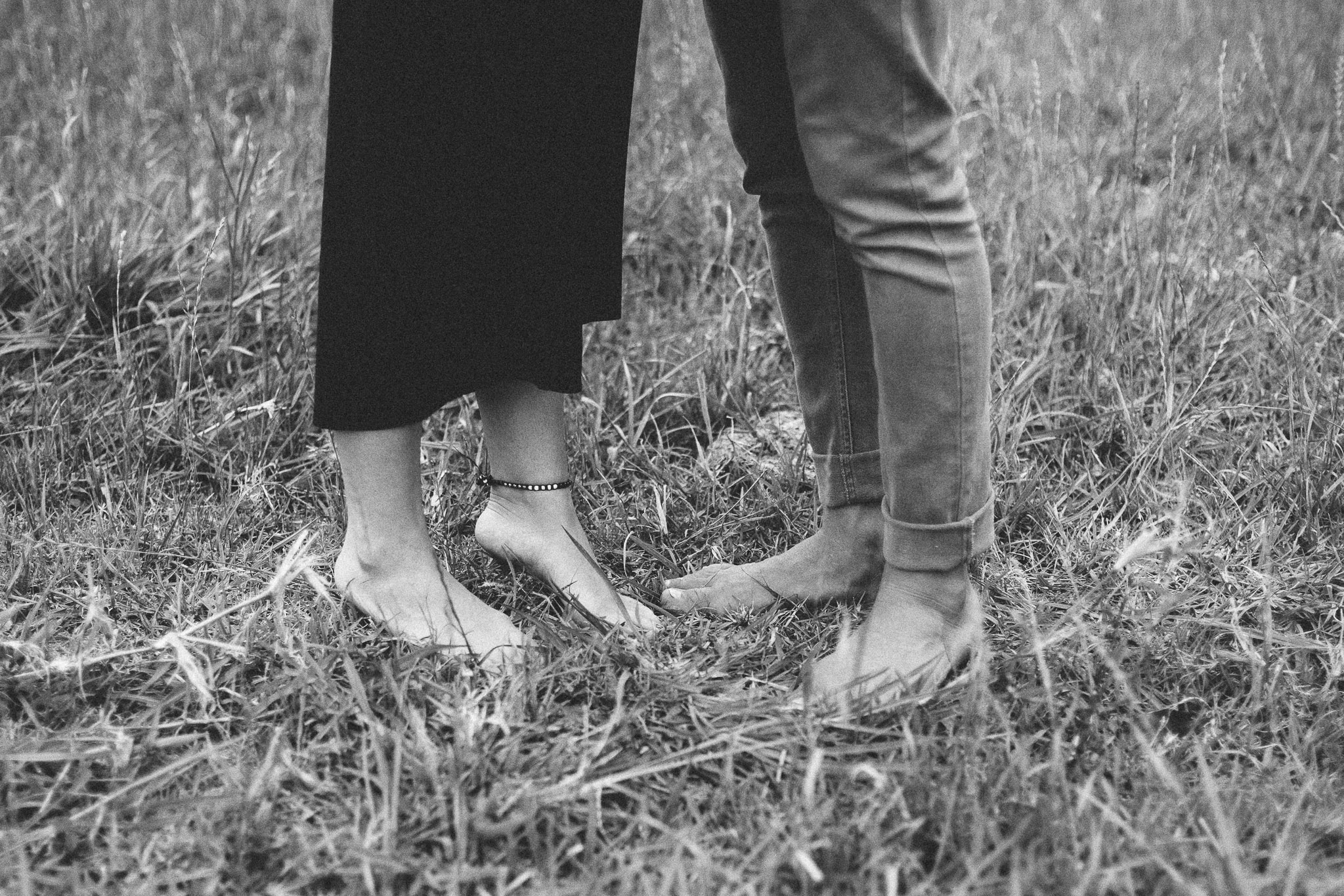 couple photo session feet