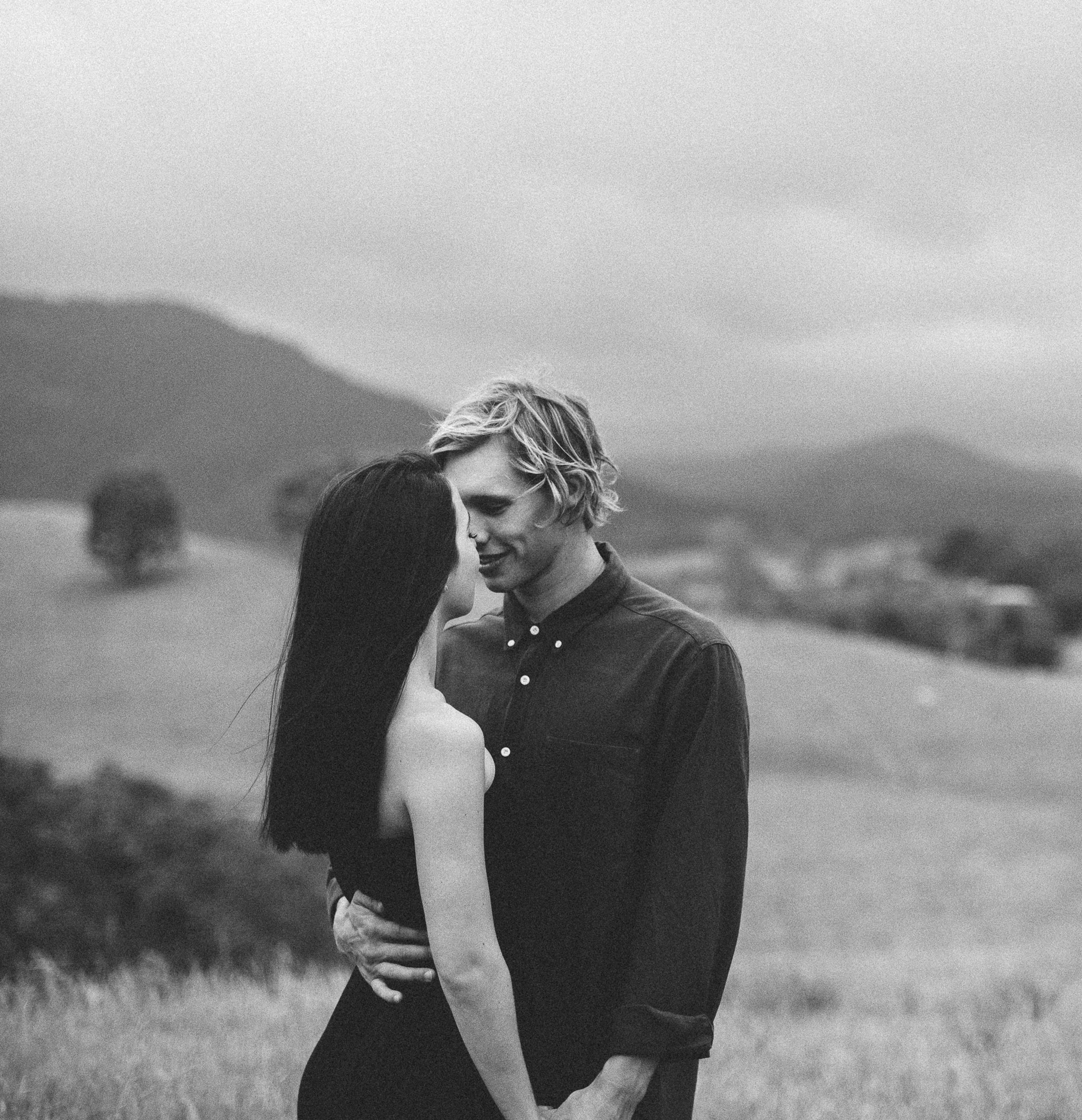 black and white photographs couple photoshoot