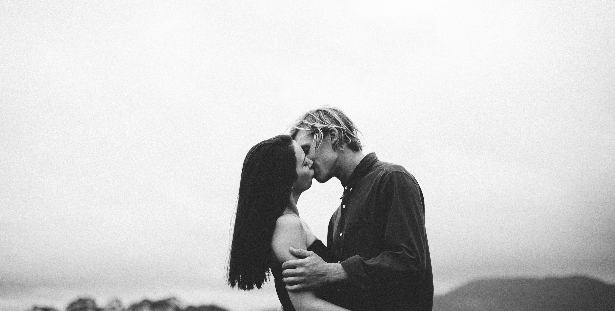 kissing photoshoot australia