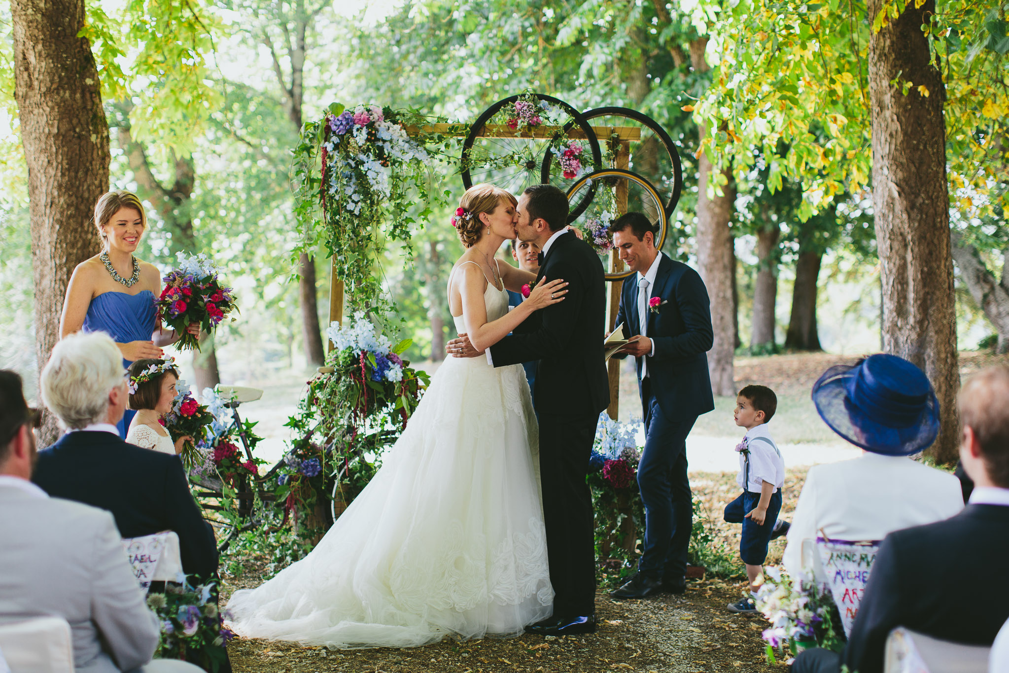 French professional wedding photographer ceremony kiss