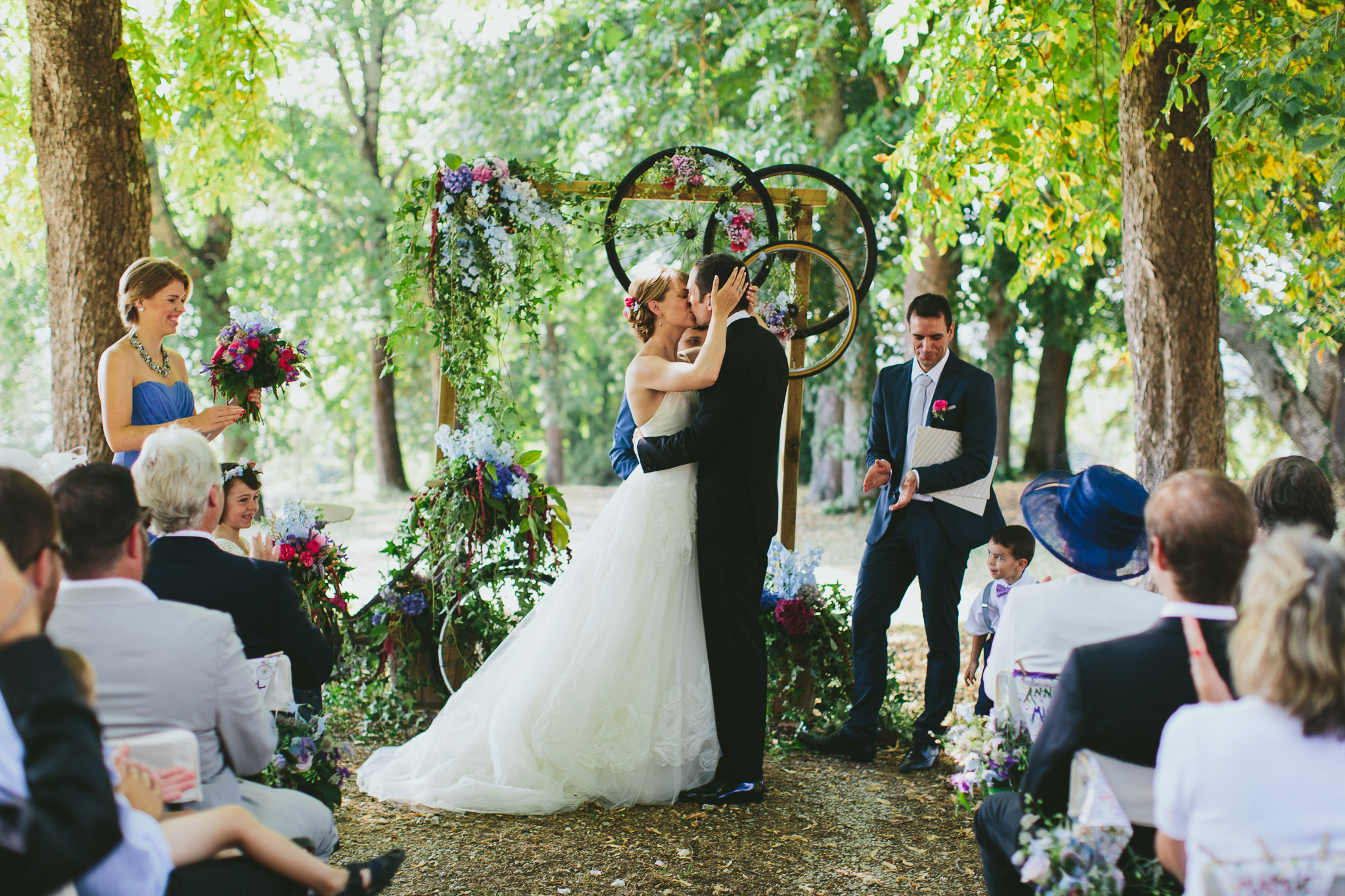 French professional wedding photographer beautiful ceremony kiss