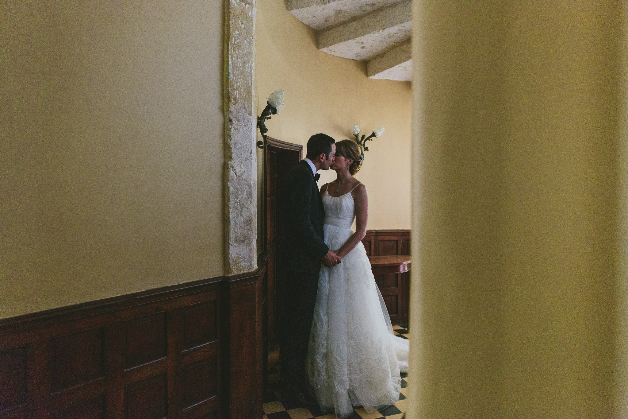 French professional wedding photographer bride and groom kissing in France