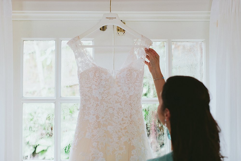 Bahamian bride and her dress