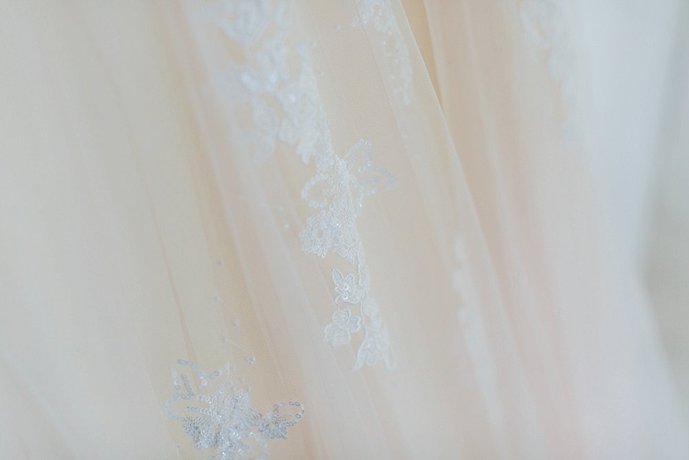 Bahamian bride dress details