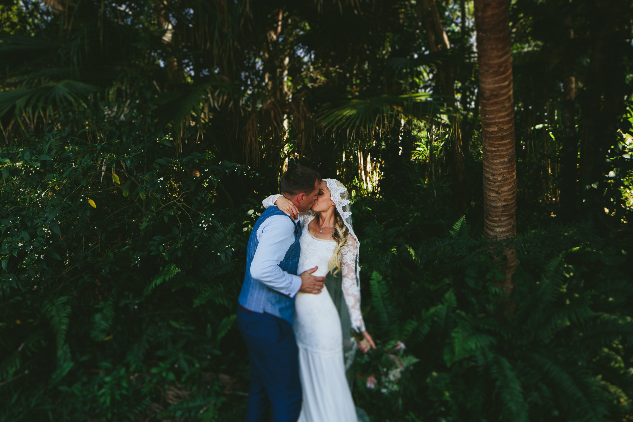 Byron Bay weddings bride and groom kissing