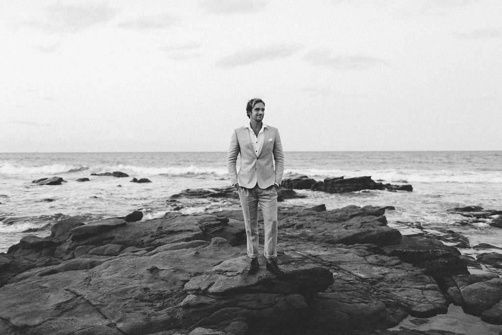 bohémien wedding groom in suit