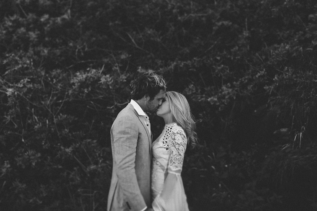 bohémien wedding kiss