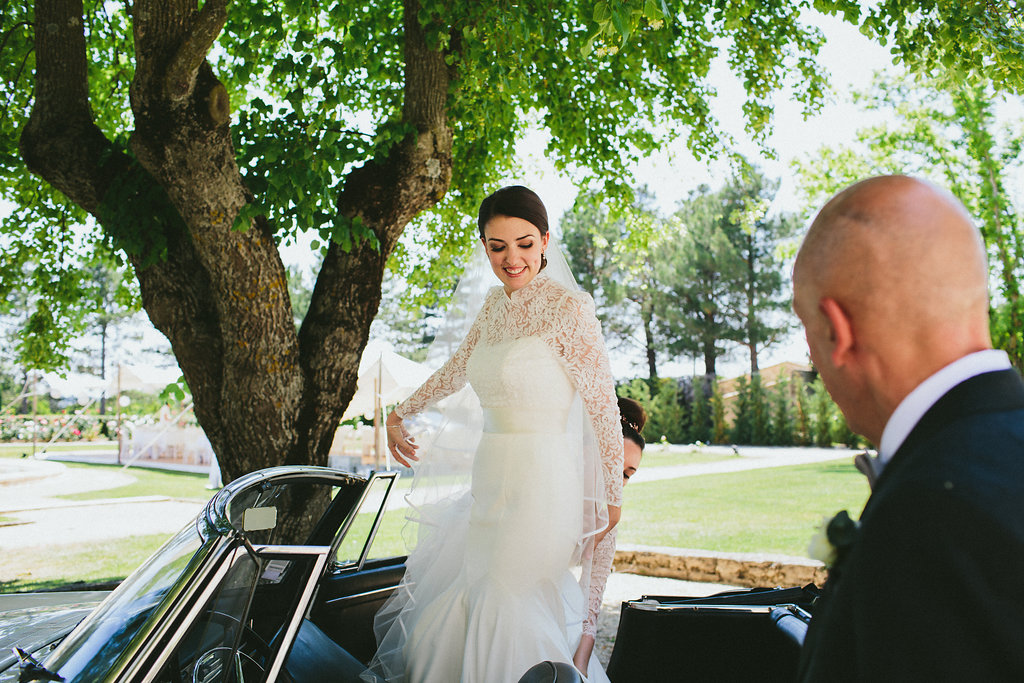 Bride in to wedding car