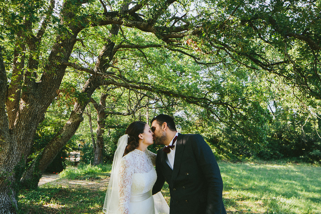 Provence wedding newly weds kissing 