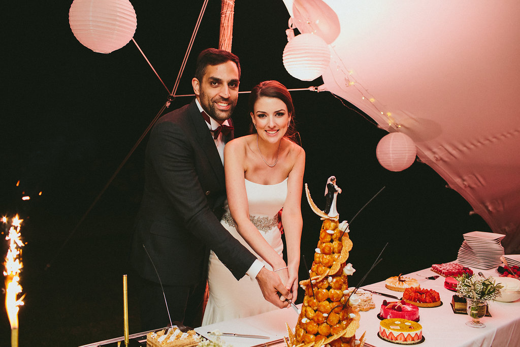 wedding cake cutting