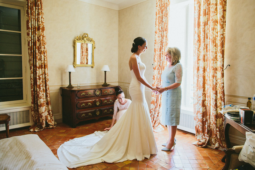mother of the bride and bride holding hands