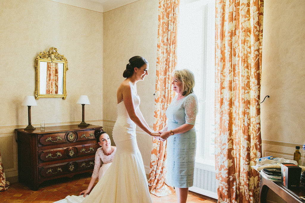 Provence wedding mother and daughter holding hands