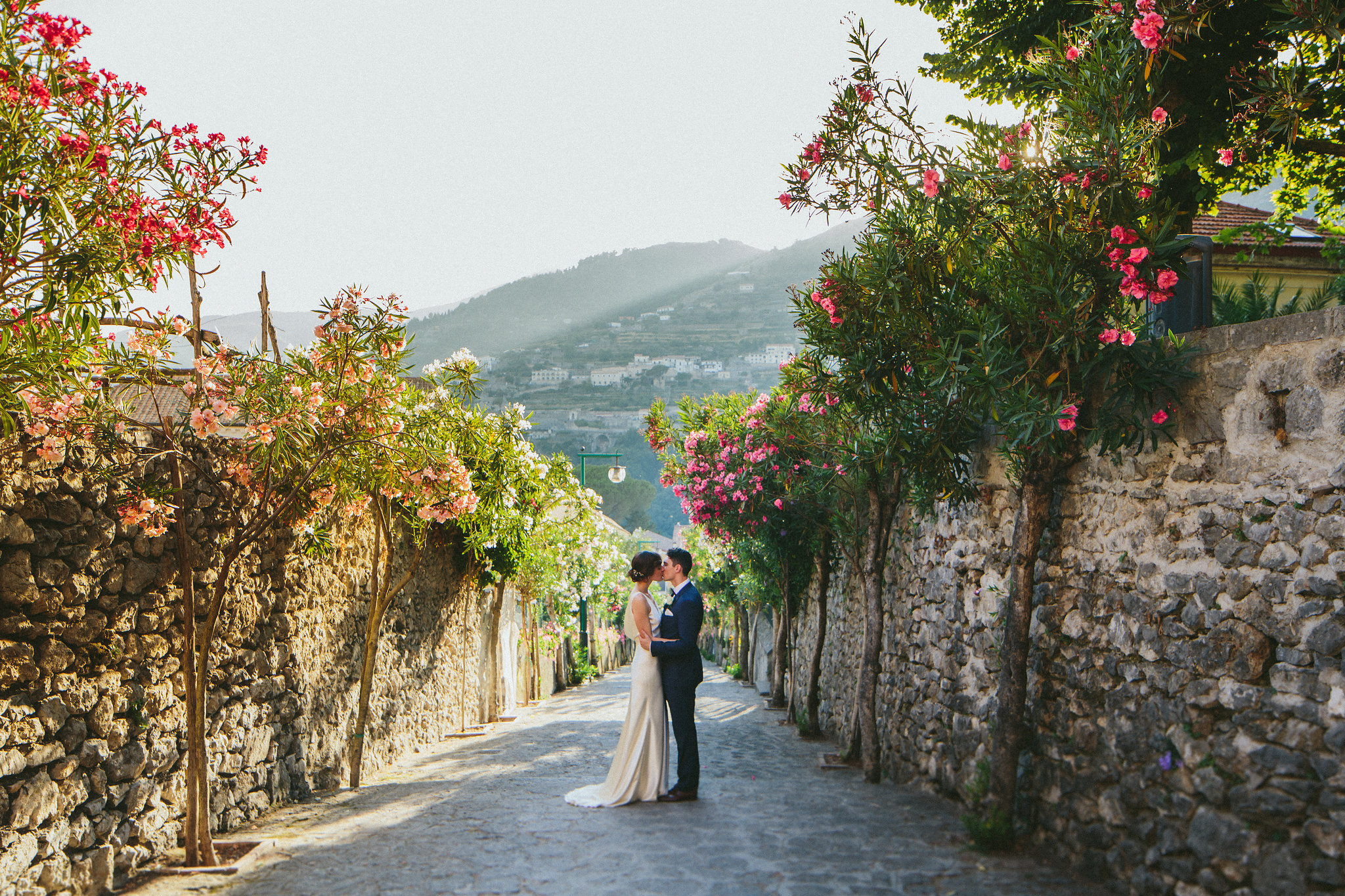 Italian weddings Newly weds sunset kiss in Ravello