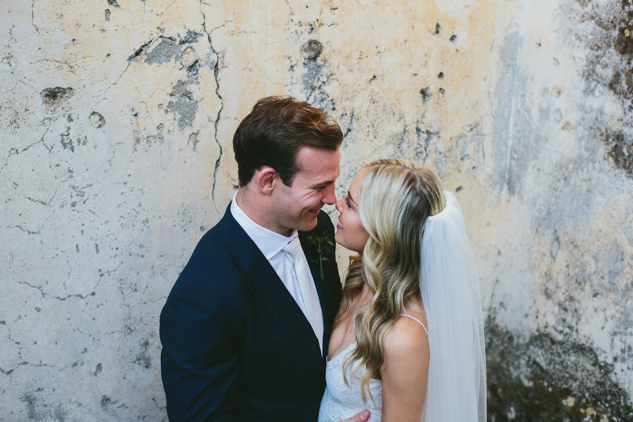 Bride and groom smiles in the streets of Ravello