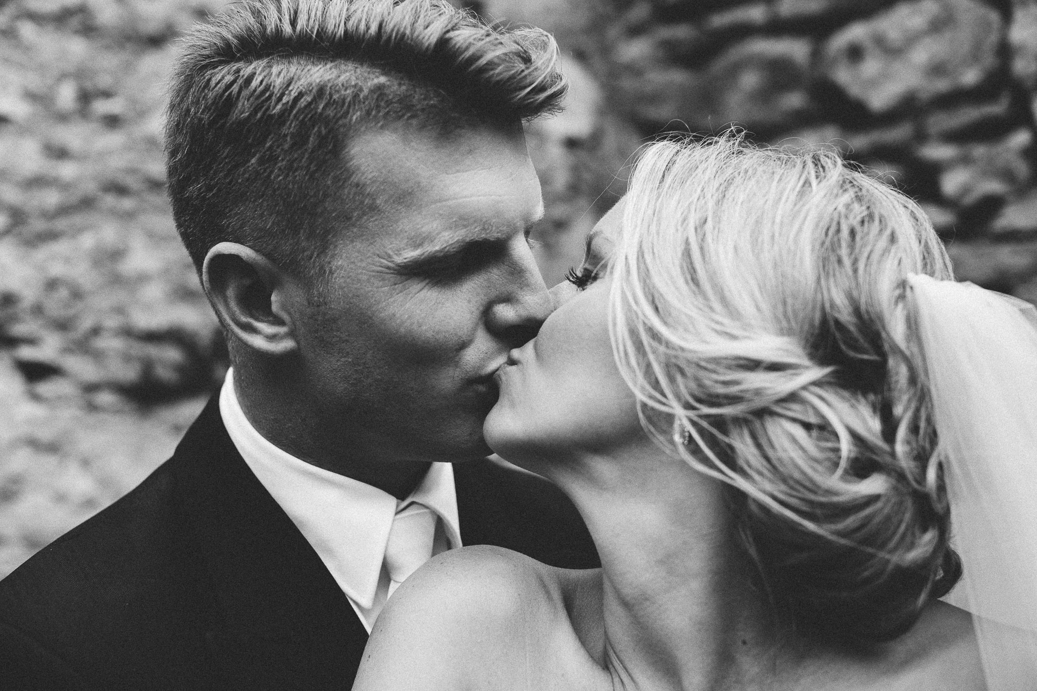 A french destination wedding couple session kiss