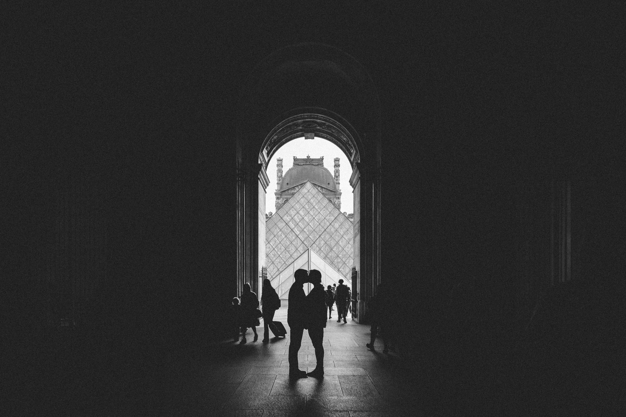 A Year's Journey Through Photography The Louvre couple photoshoot 