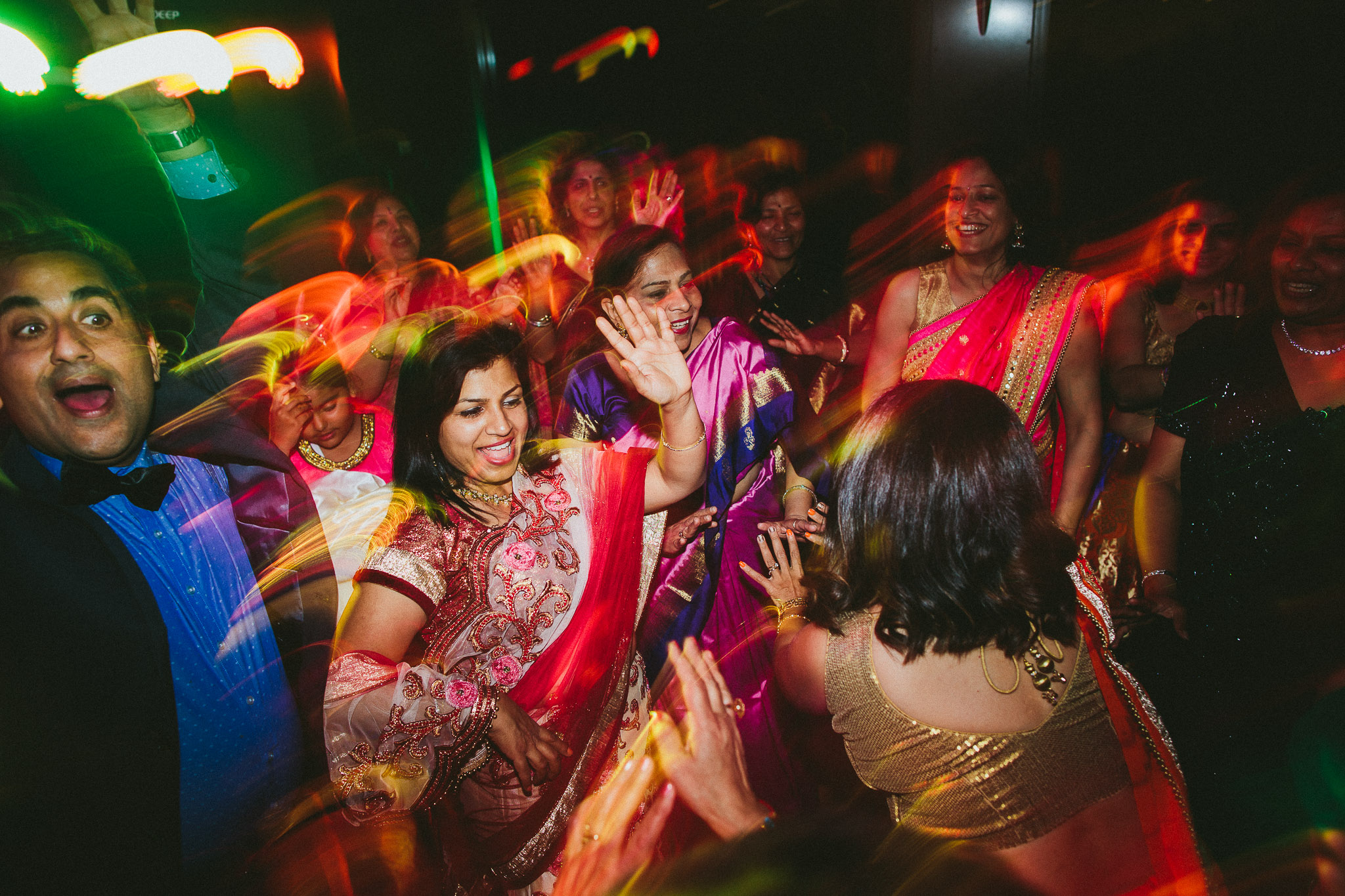 Indian weddings dansing