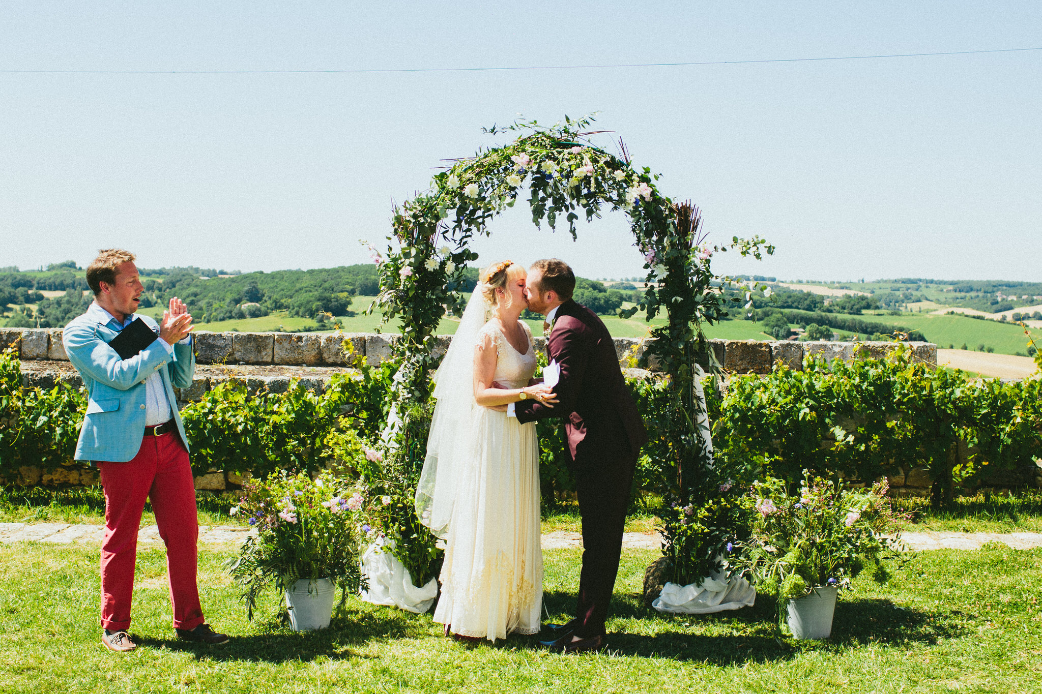 bride and groom ceremony kiss french wedding