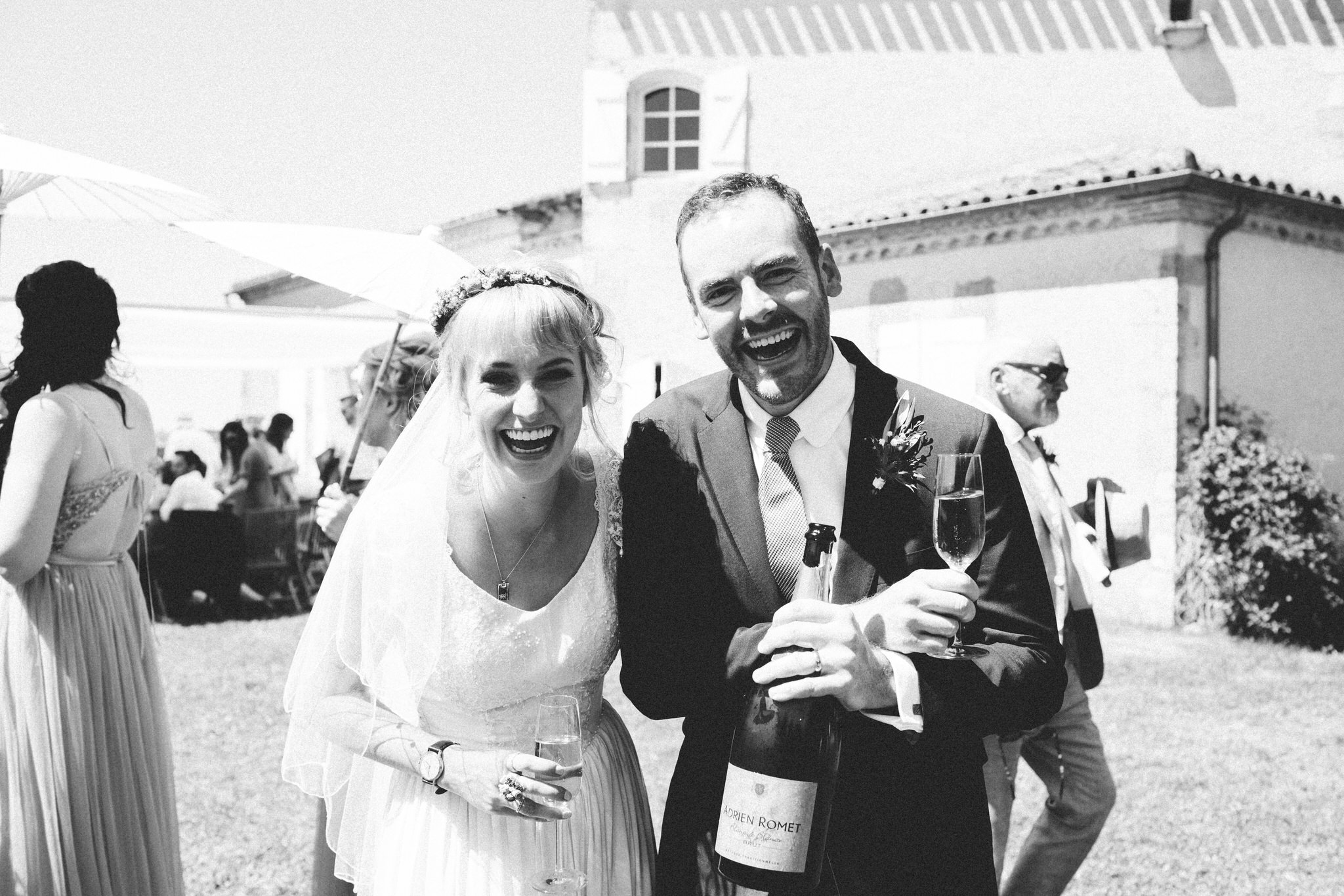 newly weds champagne french wedding