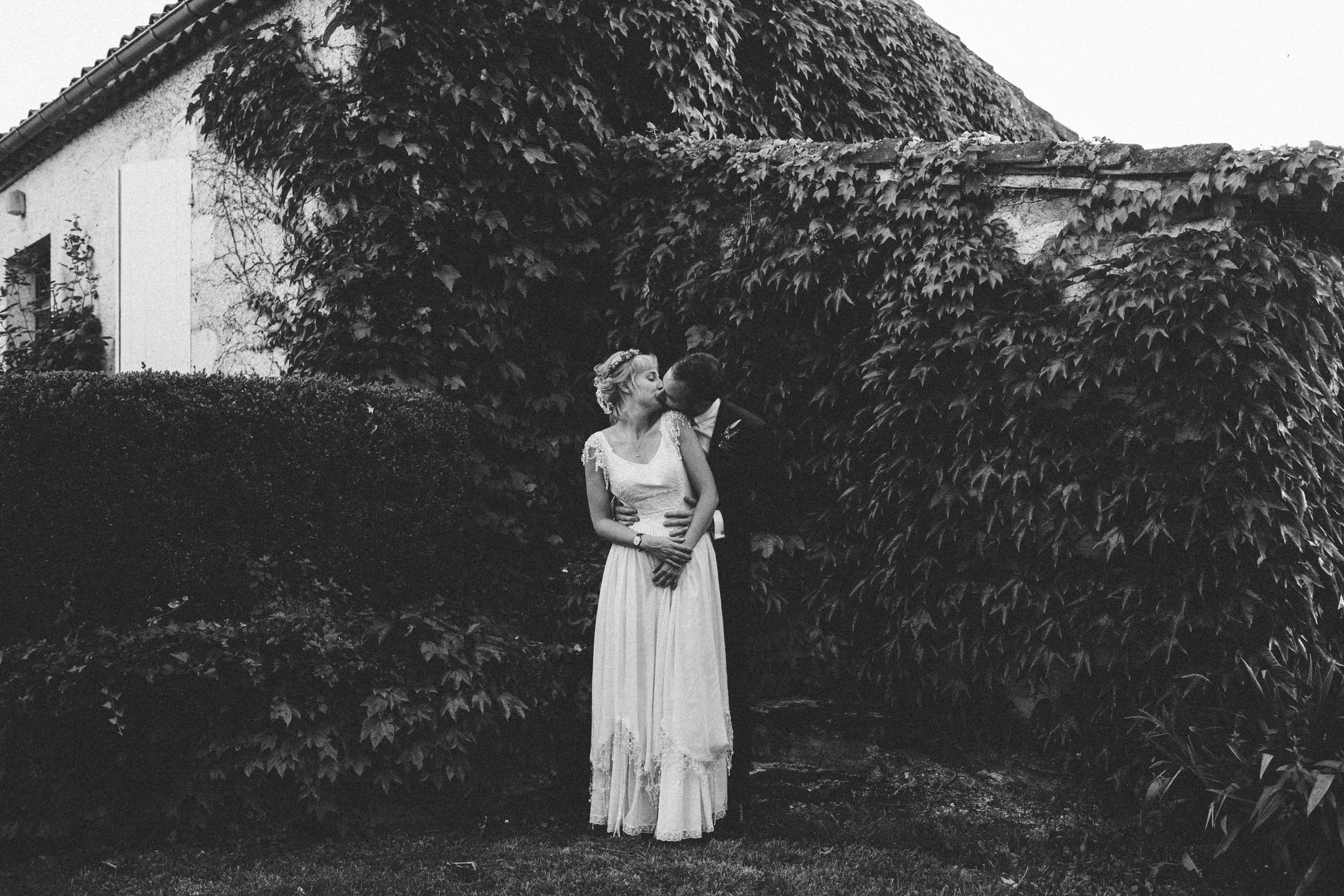 classic bride and groom photoshoot french wedding