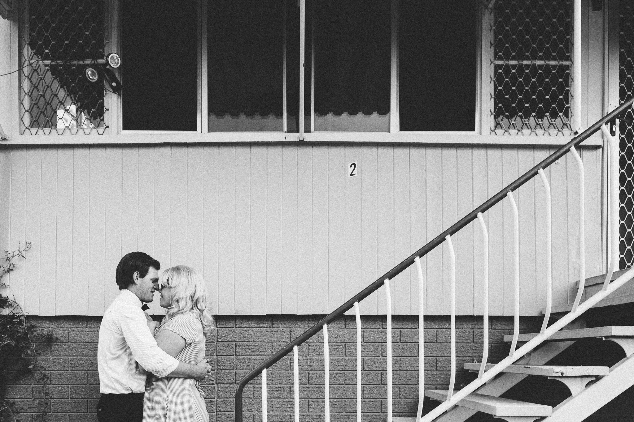 engagement photos couple close