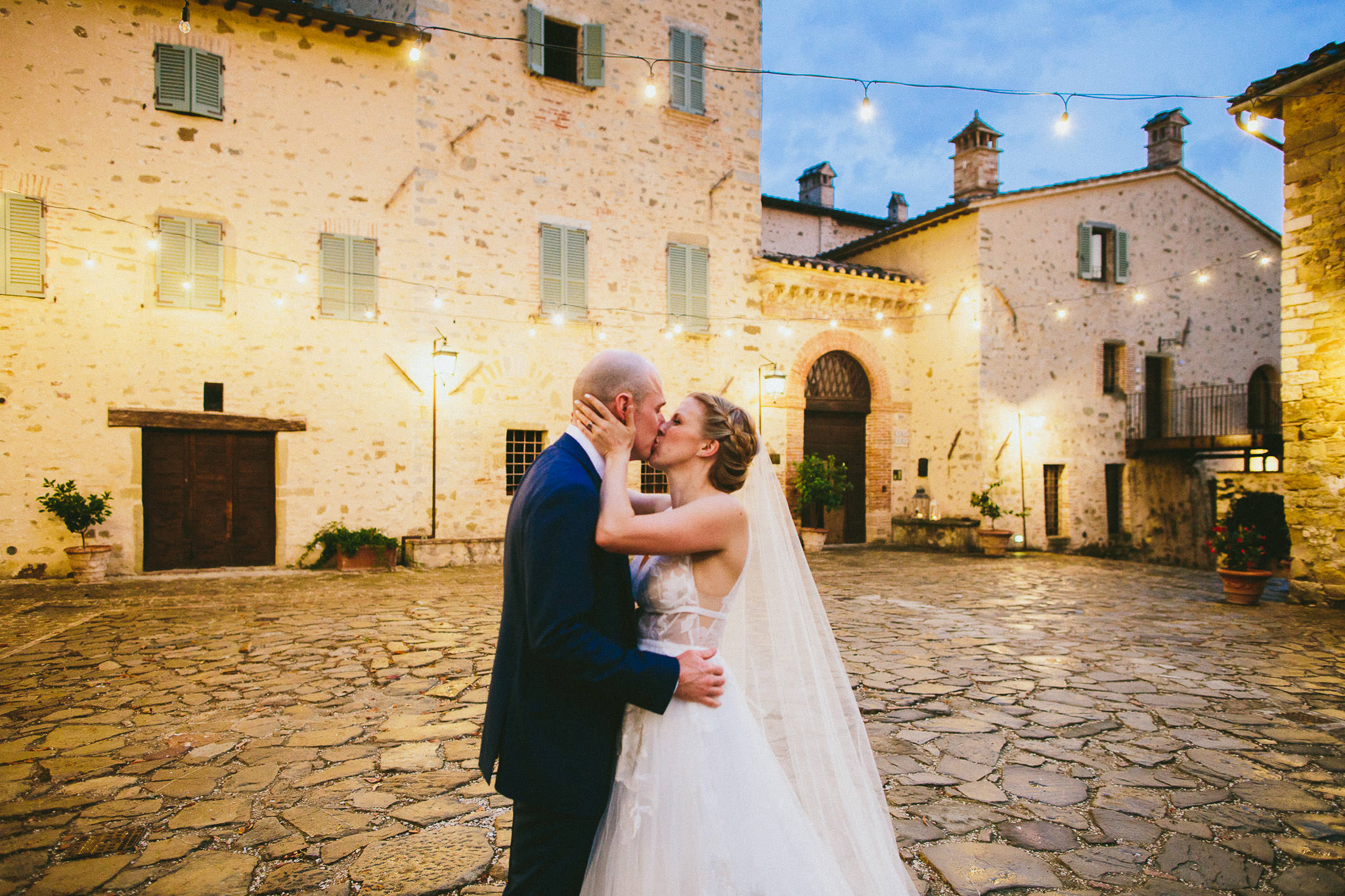 Perugia Italy wedding kissing