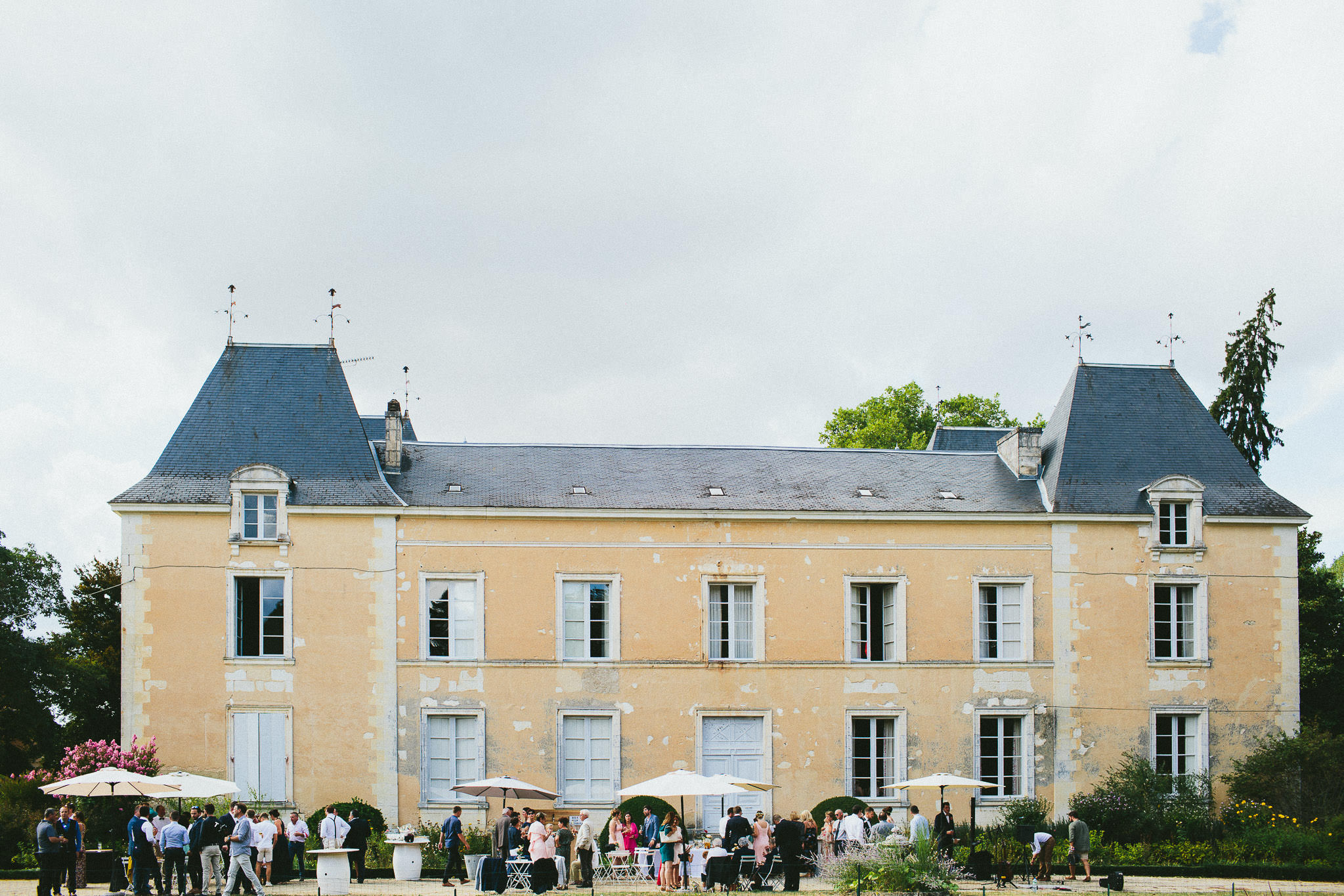 French British wedding chateau food and drinks
