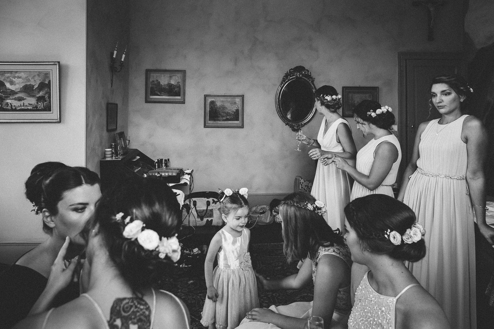 photo summary getting ready bride and bridesmaids