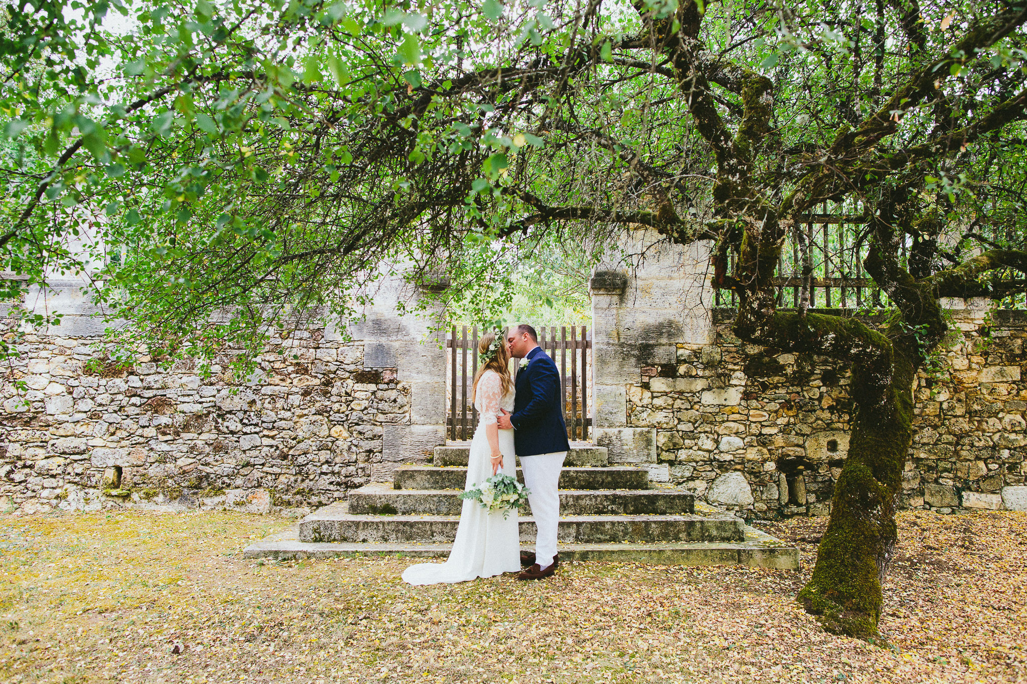 kissing under a tree