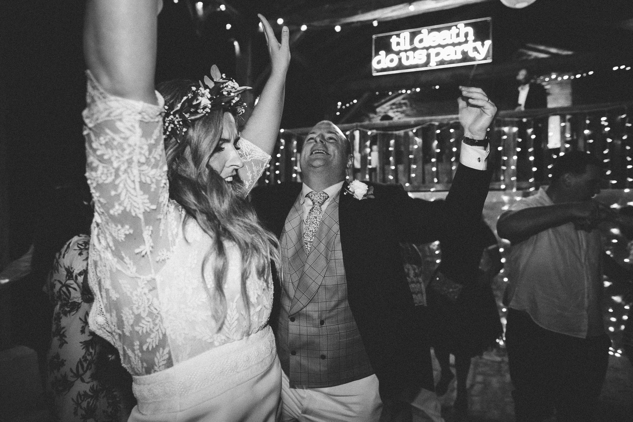 photo summary till death do us party bride and groom on danse floor