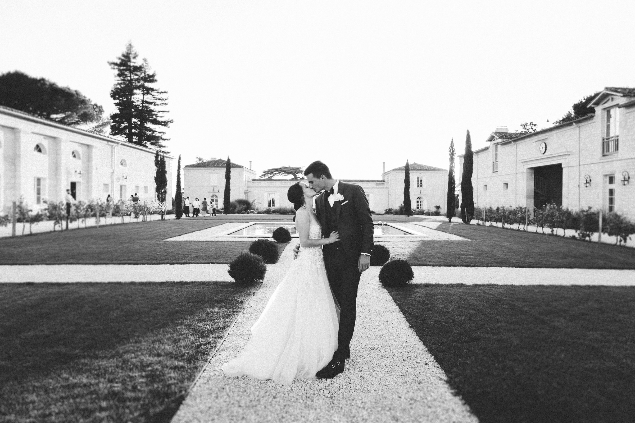 portait bride and groom chateau Classy french wedding