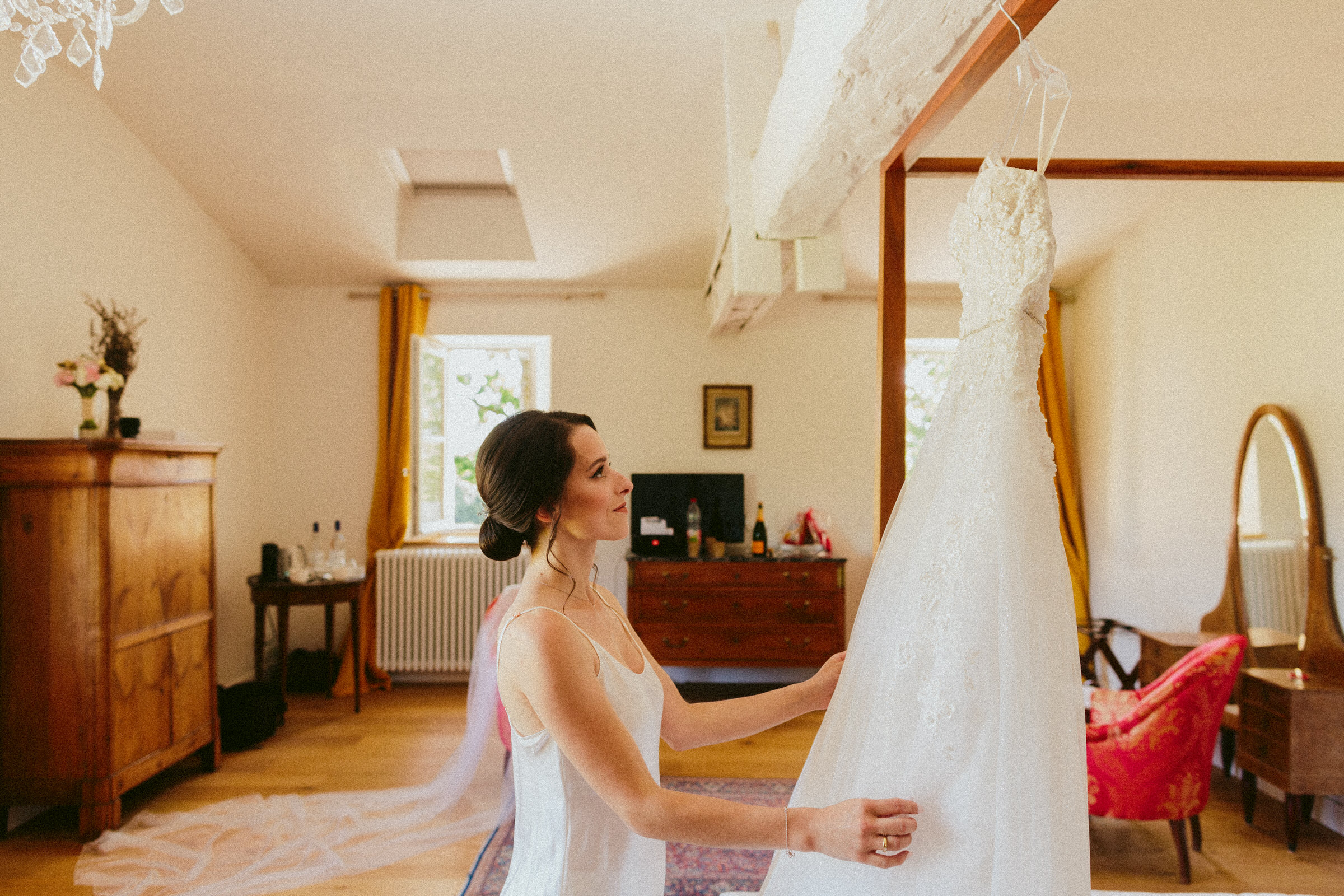 bride dress first look Classy french wedding