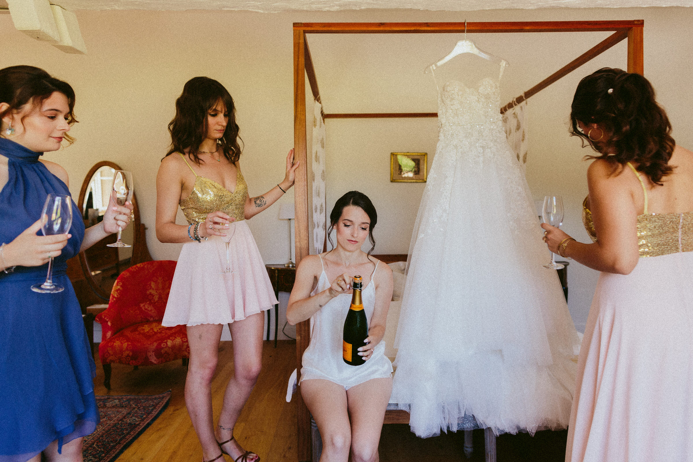 champagne time bride and bridesmaids Classy french wedding