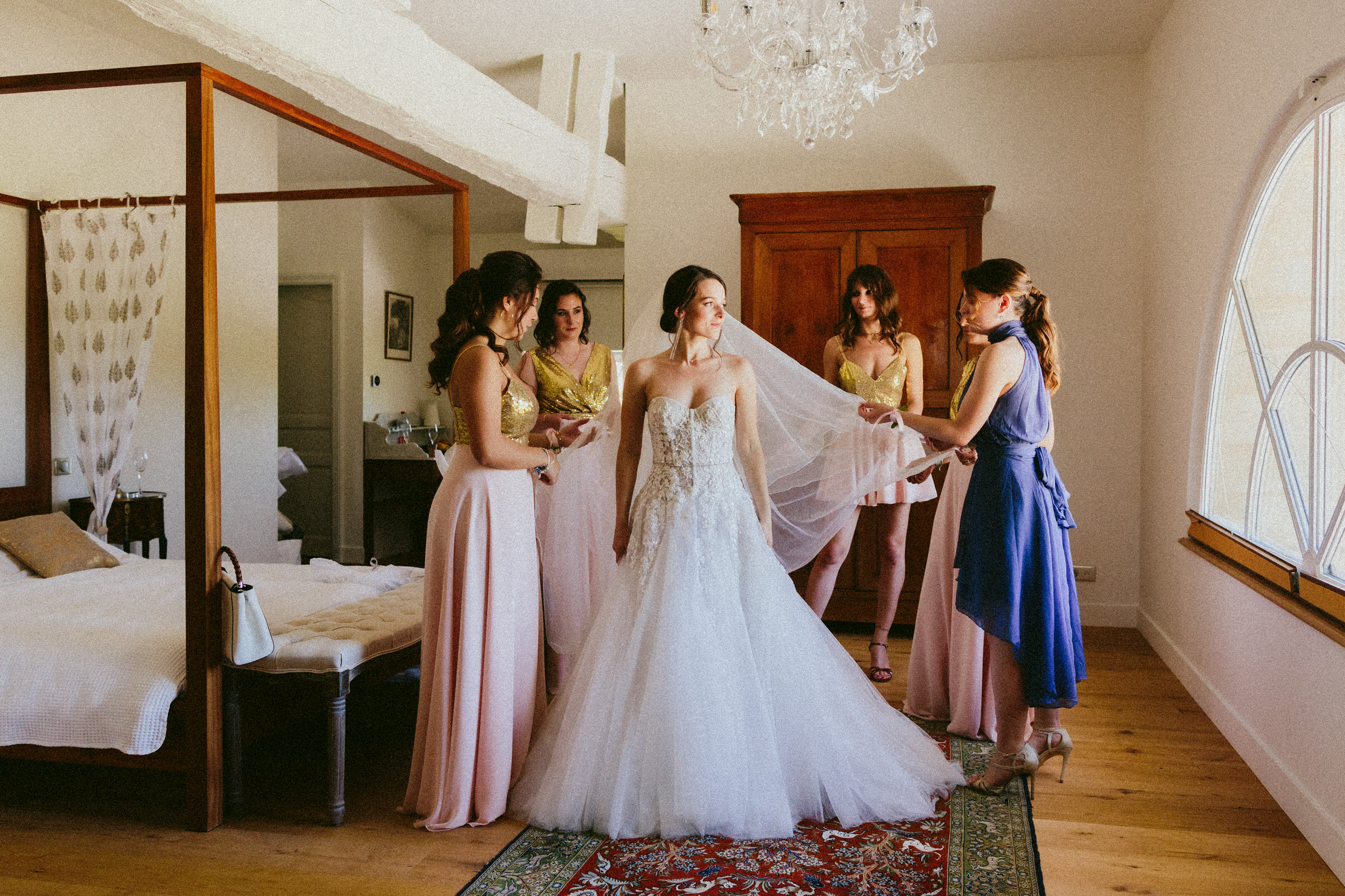 bride veil and bridesmaid Classy french wedding