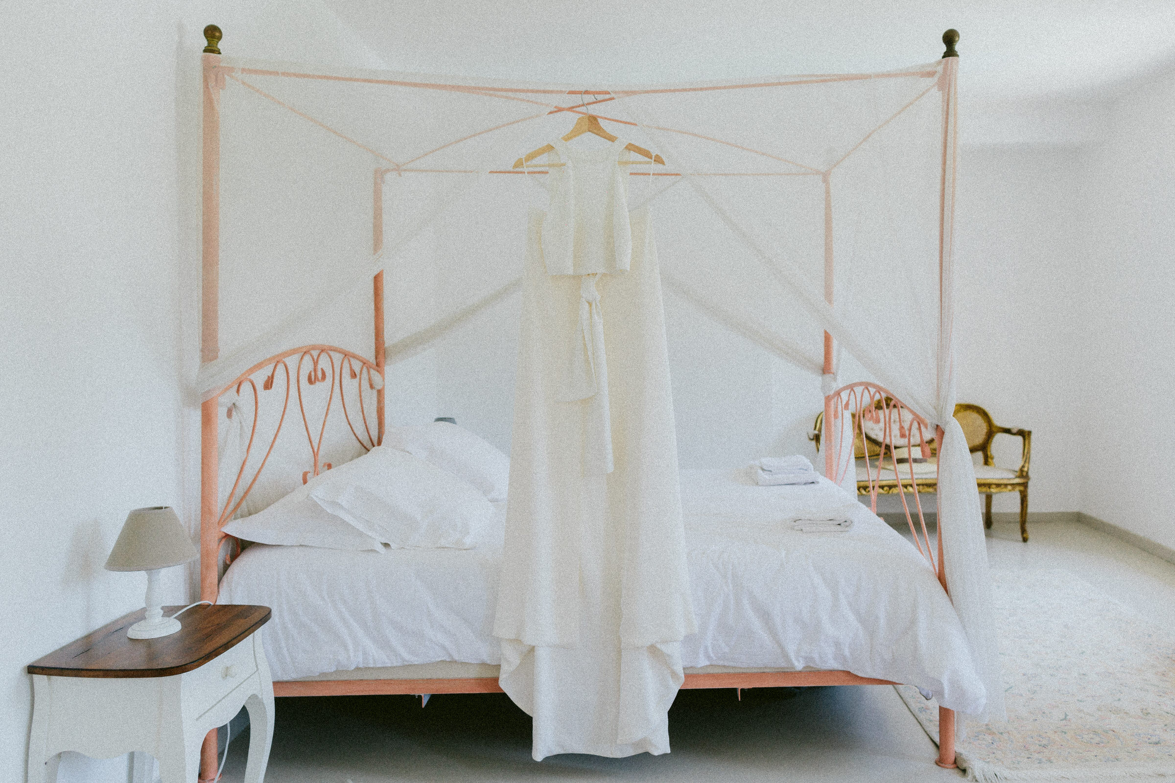 wedding dress Saint-Martin-De-Castillion Wedding France