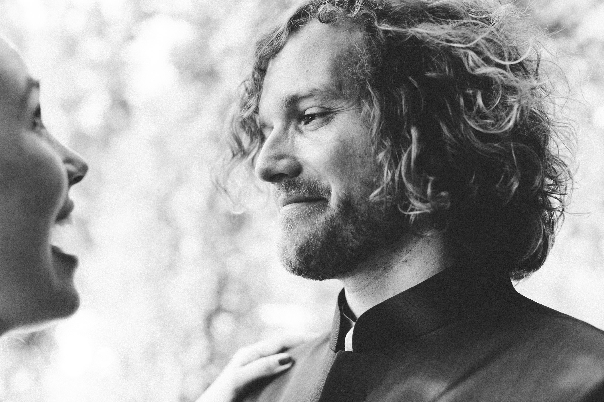 groom photo Saint-Martin-De-Castillion Wedding France