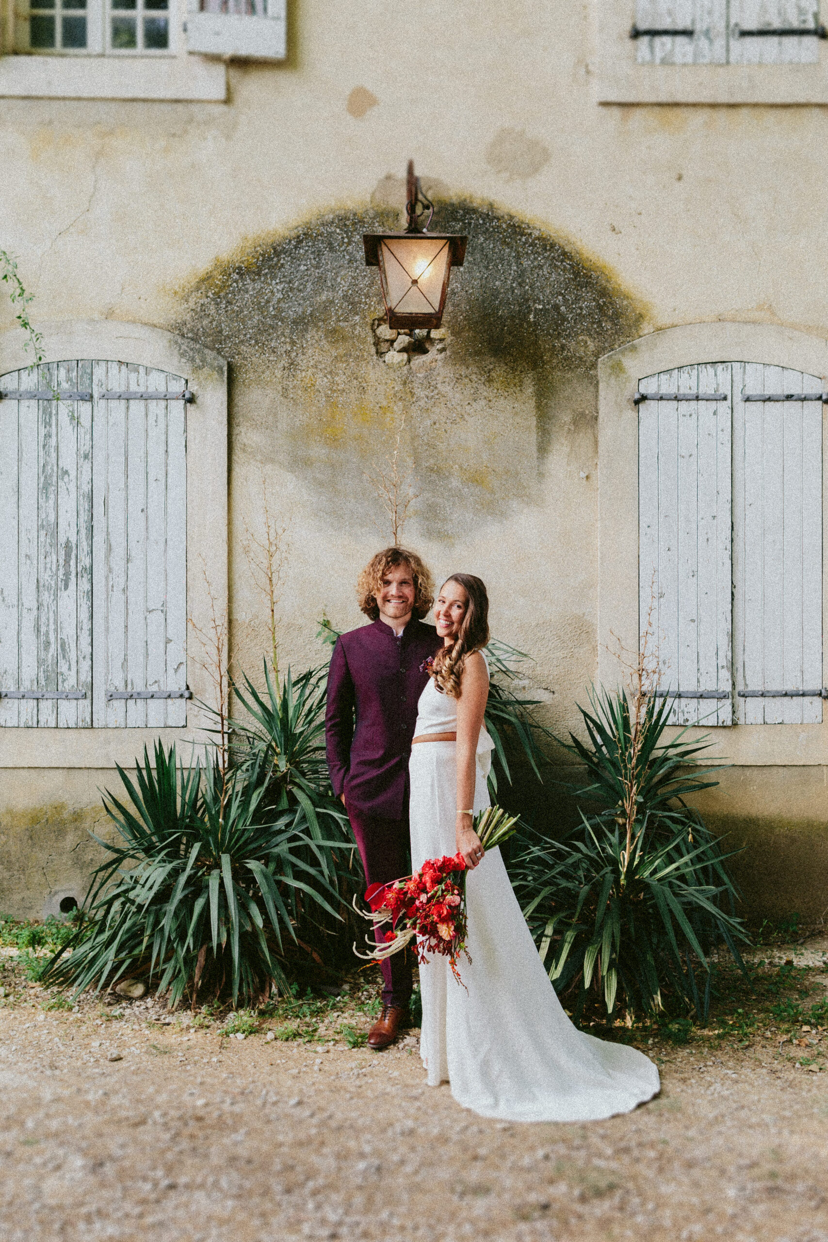 photo session bride and groom Saint-Martin-De-Castillion Wedding France