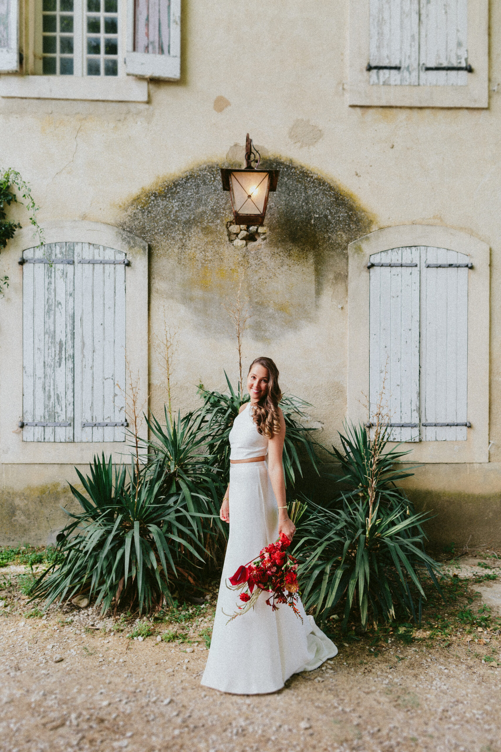 Portrait of the bride Saint-Martin-De-Castillion Wedding France