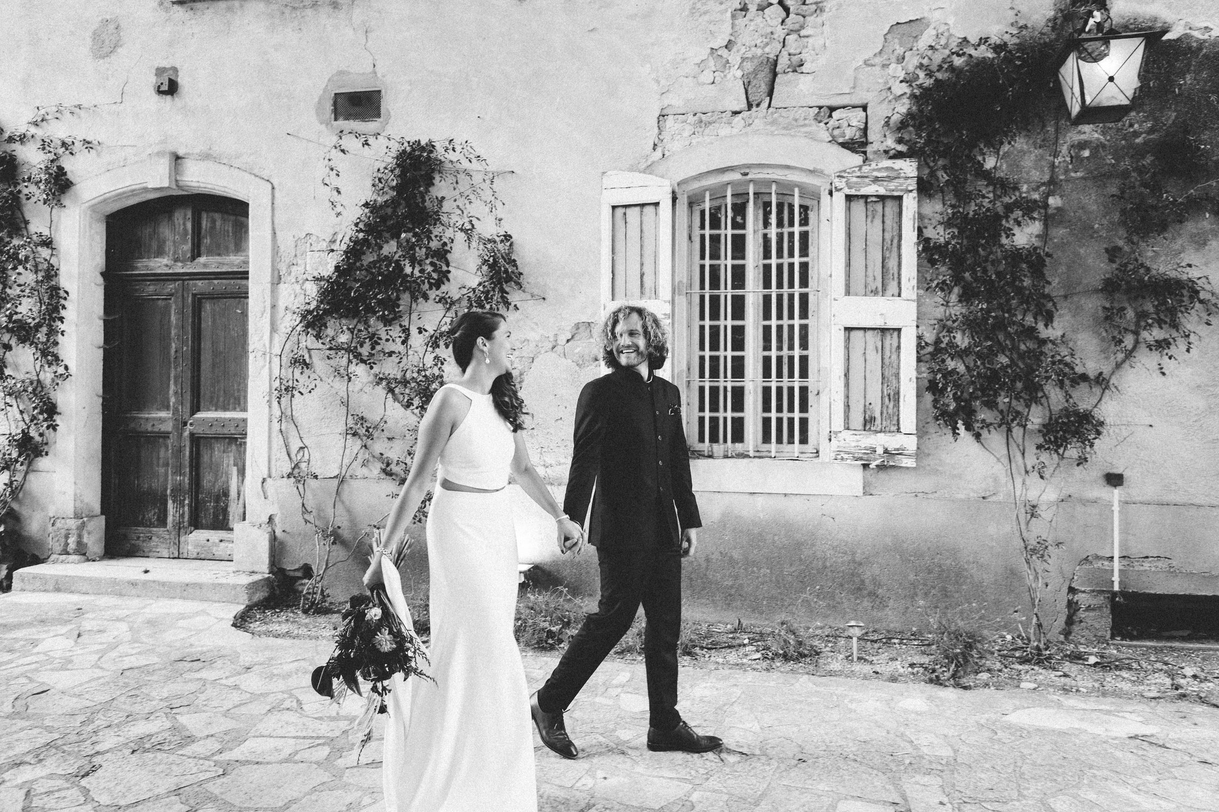 groom and bride walking Saint-Martin-De-Castillion Wedding France