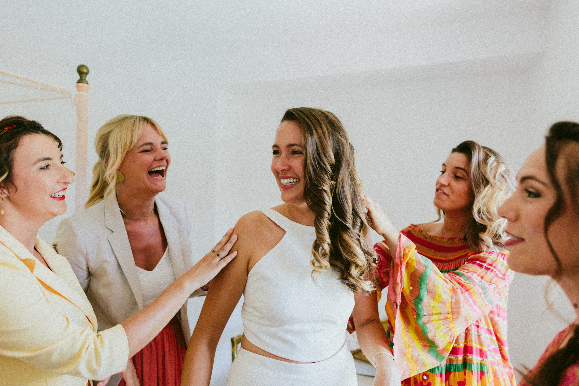 Bride and bridesmaids Saint-Martin-De-Castillion Wedding France