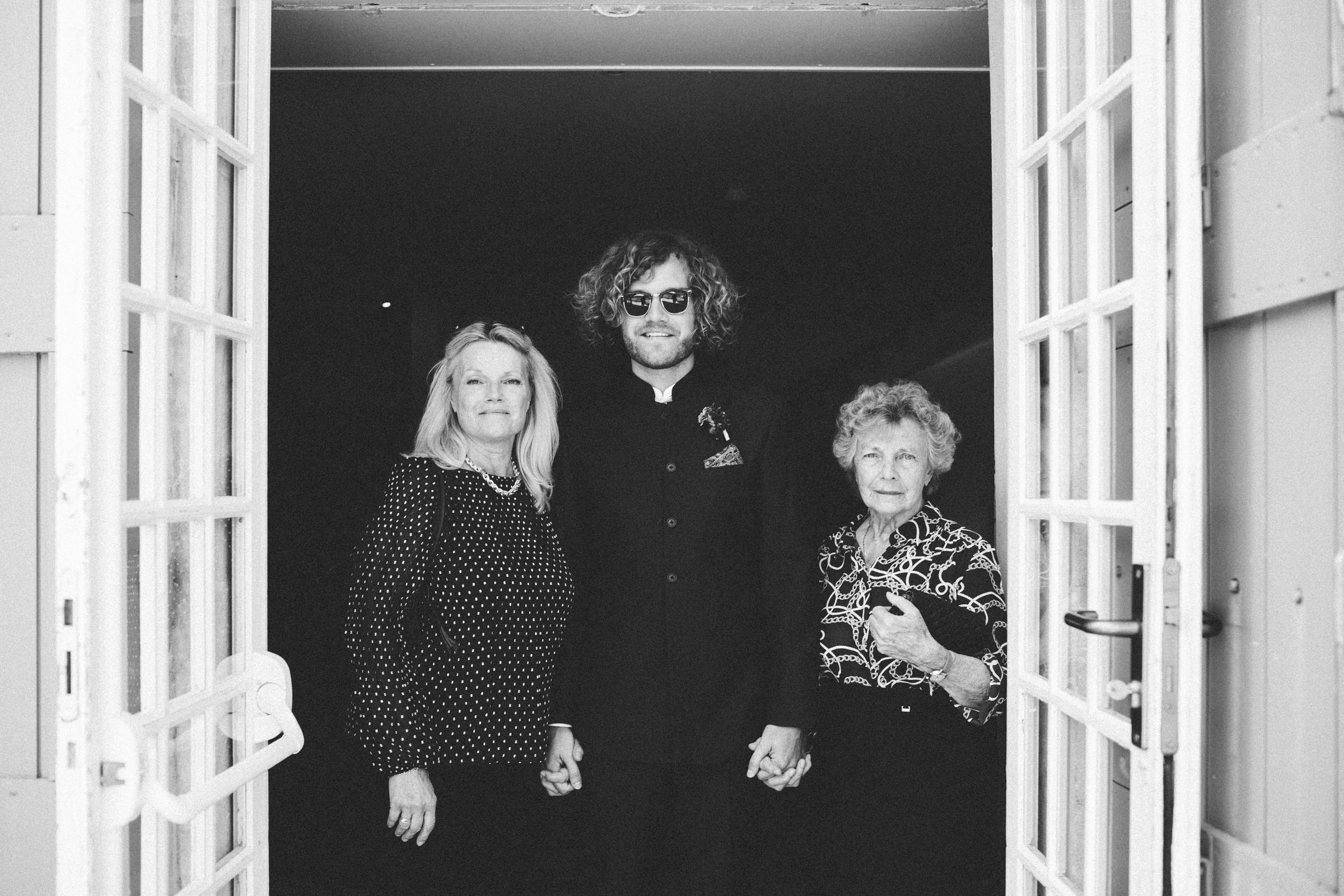 groom and mother of groom Saint-Martin-De-Castillion Wedding France