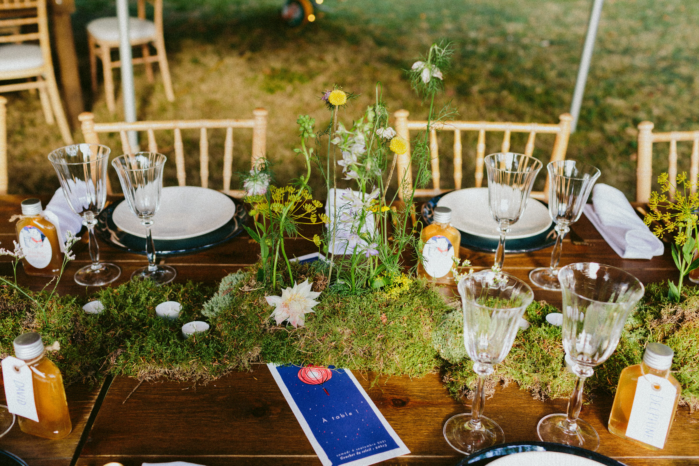 Natural table setup diner French Domain Wedding