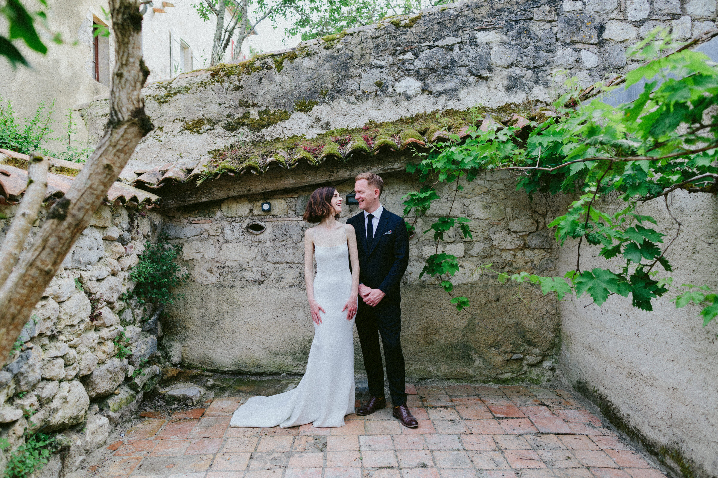 bride and groom looking at each other Castelnau des Fieumarcon french village wedding