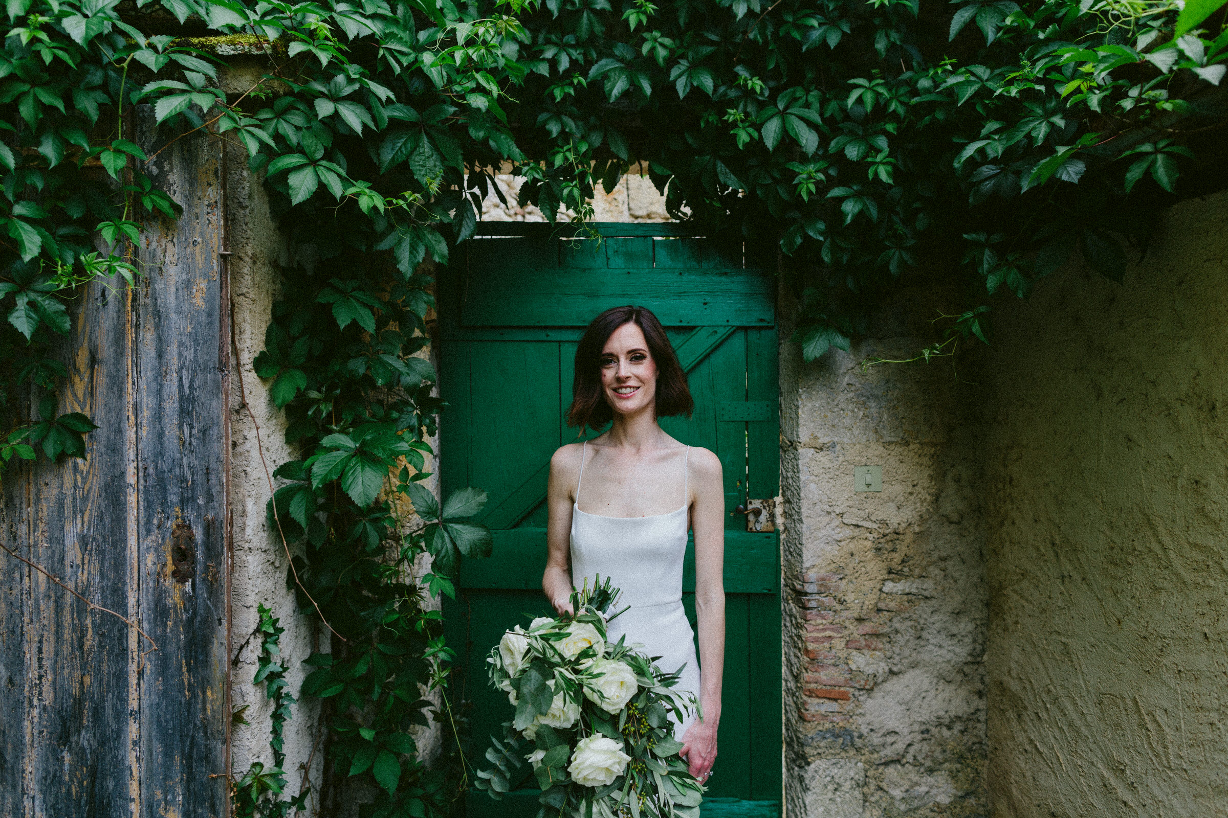beautiful bride green door portrait Castelnau des Fieumarcon french village wedding