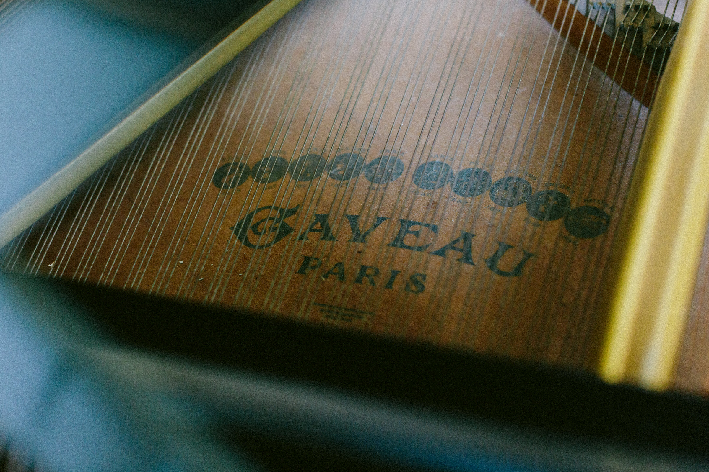 piano Castelnau des Fieumarcon french village wedding