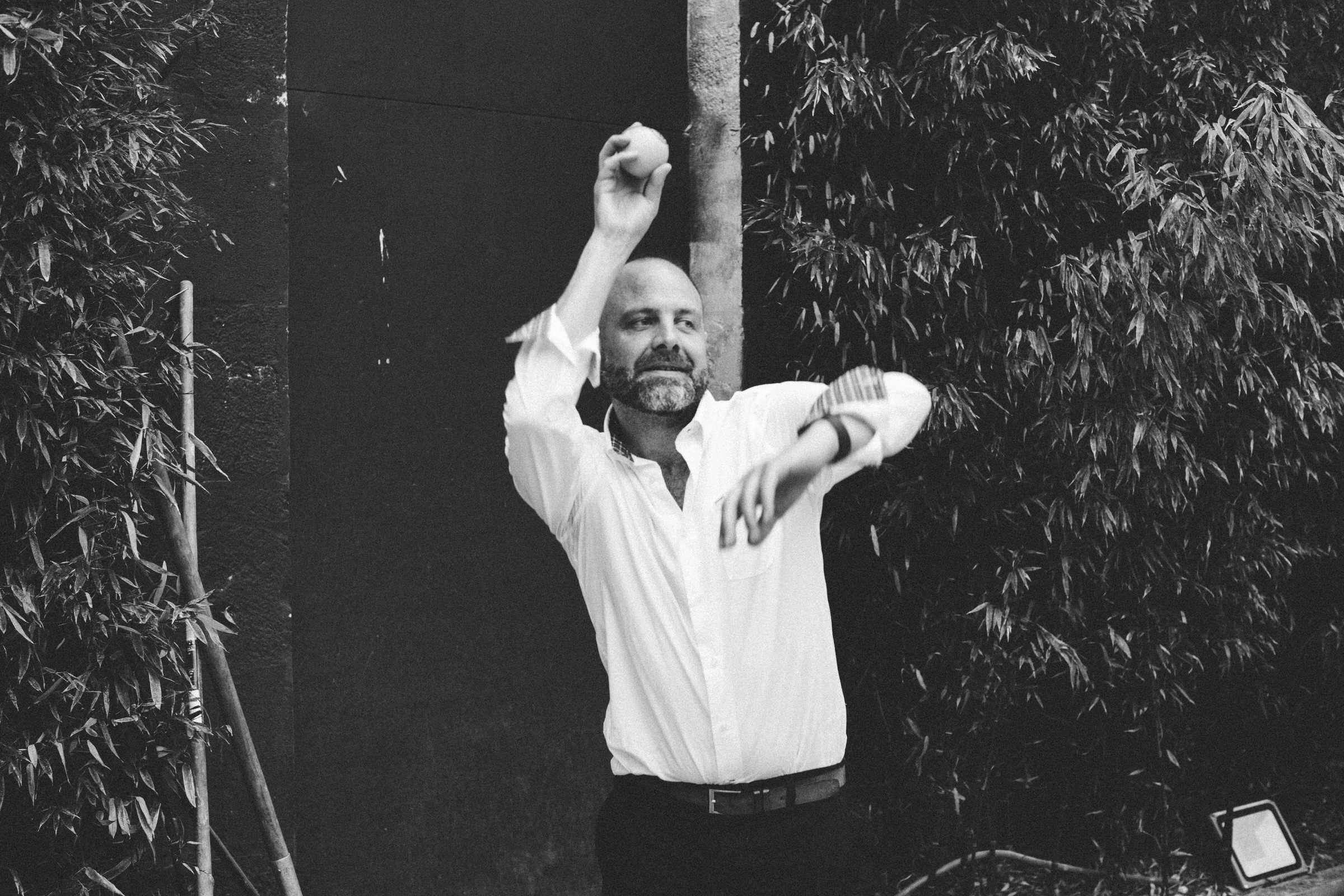 cricket game balling Castelnau des Fieumarcon french village wedding