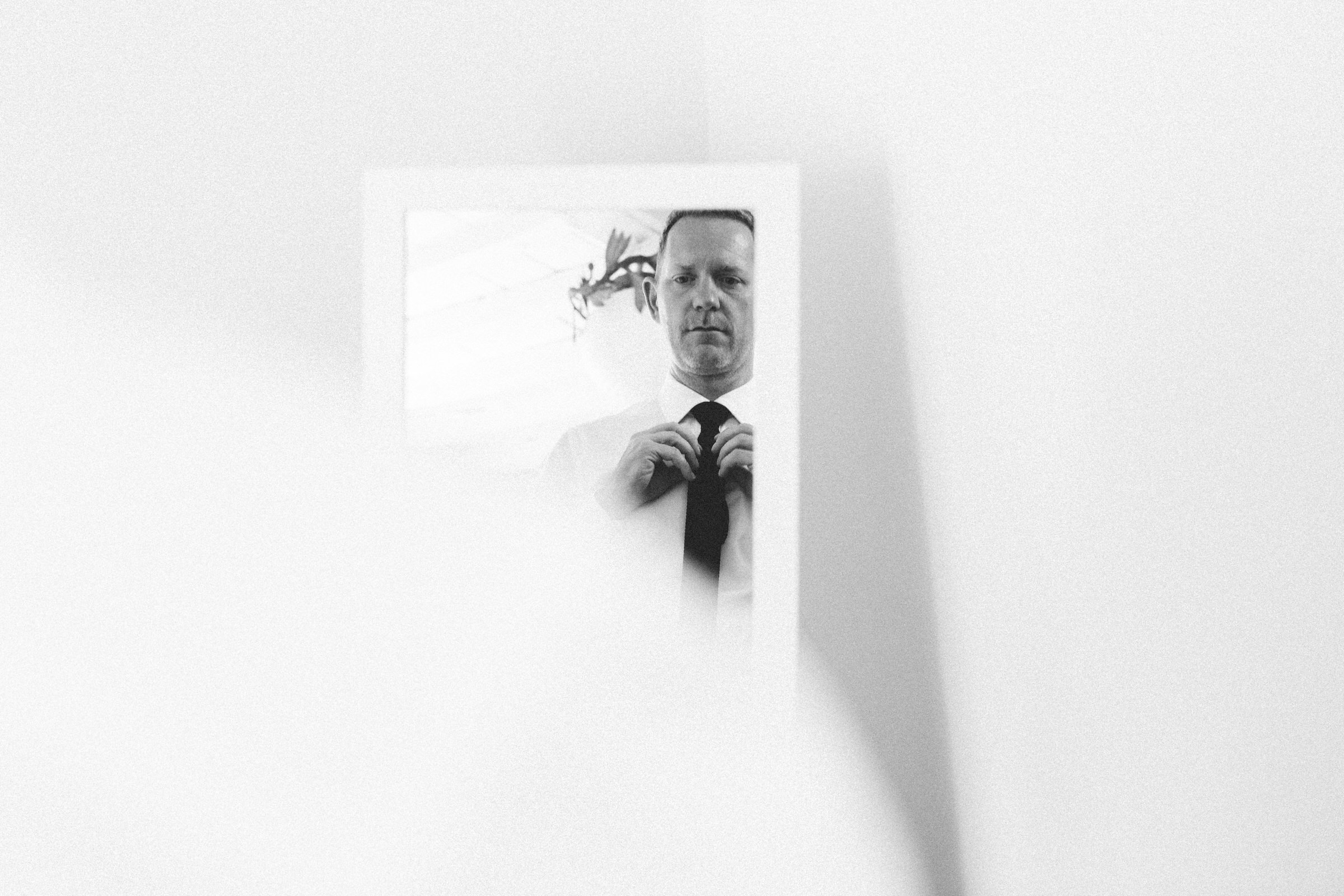 tie Castelnau des Fieumarcon french village wedding