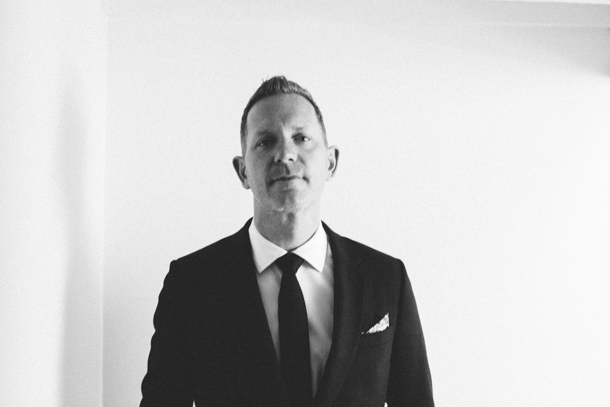 head shoot groom Castelnau des Fieumarcon french village wedding