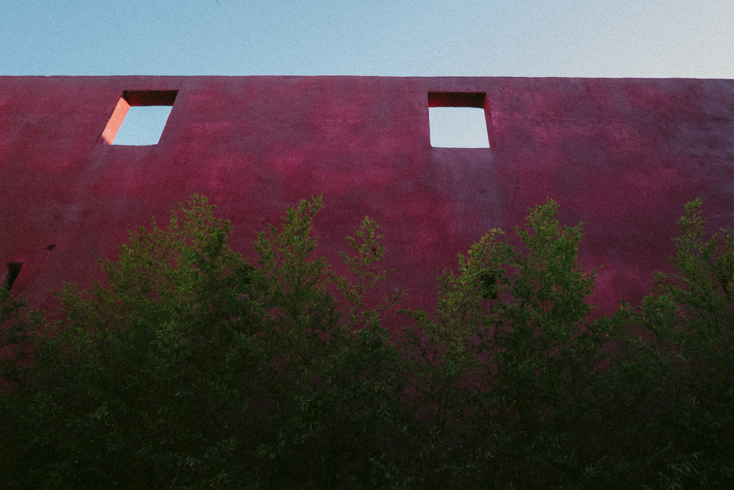 courtyard Castelnau des Fieumarcon french village wedding